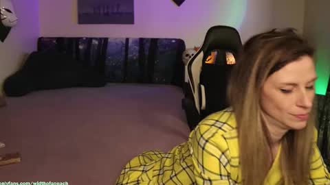 Gretchen  Jimmy online show from 11/01/25, 07:43