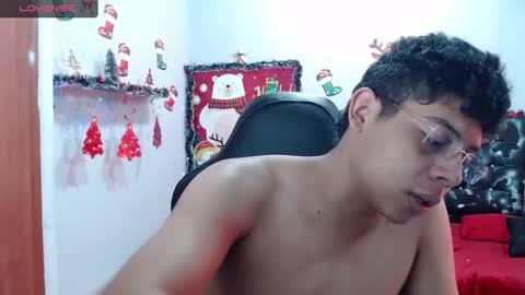 Snapshot of wiilliam_20 chatting on 12/19/24, 06:45 wiilliam online show from 12/19/24, 06:45