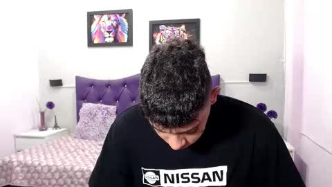 Snapshot of wiilliam_20 chatting on 10/25/25, 02:13 wiilliam online show from 10/25/25, 02:13