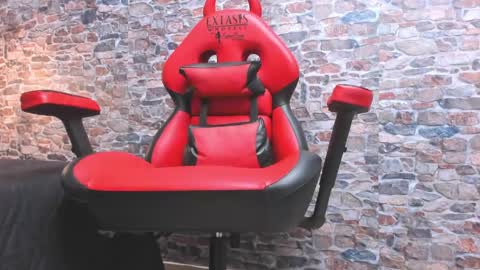 wild_firee_ online show from 05/18/26, 08:47