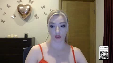 Snapshot of wild_silk_desire chatting on 04/20/26, 06:42 Alina online show from 04/20/26, 06:42