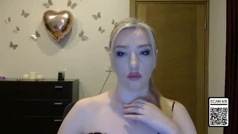 Snapshot of wild_silk_desire chatting on 04/21/26, 06:34 Alina online show from 04/21/26, 06:34