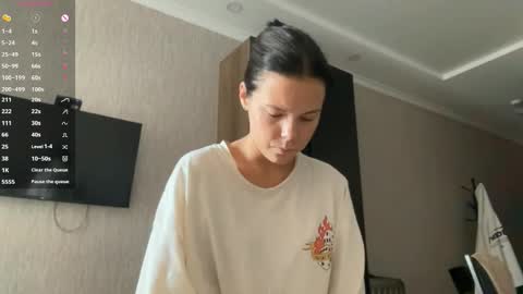 Mia online show from 09/11/25, 05:18