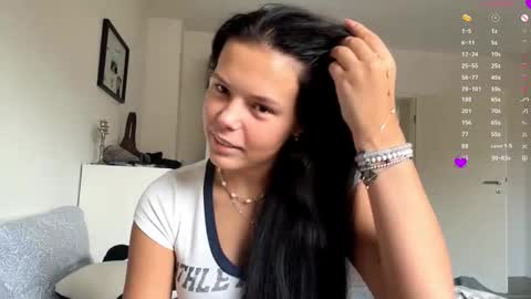 Mia online show from 11/08/25, 09:09