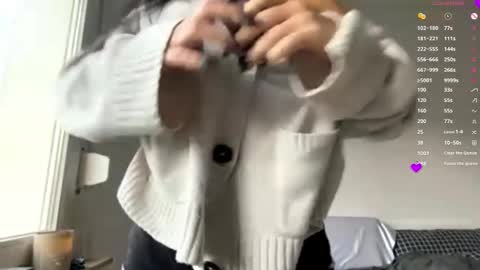 Mia online show from 12/21/25, 08:10