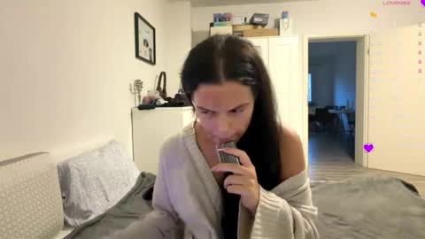 Mia online show from 01/18/26, 04:00