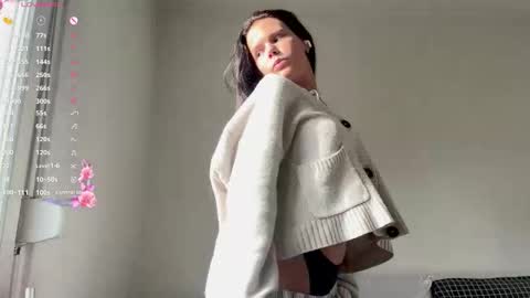 Mia online show from 03/08/26, 03:05