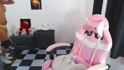 Snapshot of wildasianhorsecockts chatting on 11/27/25, 09:00 Chachi online show from 11/27/25, 09:00