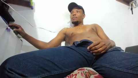 Snapshot of wilfer484725 chatting on 10/08/25, 04:37 wilfer online show from 10/08/25, 04:37