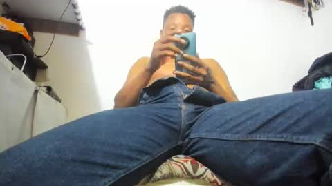 Snapshot of wilfer484725 chatting on 11/24/25, 03:01 wilfer online show from 11/24/25, 03:01