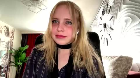 Anny online show from 05/24/26, 02:11