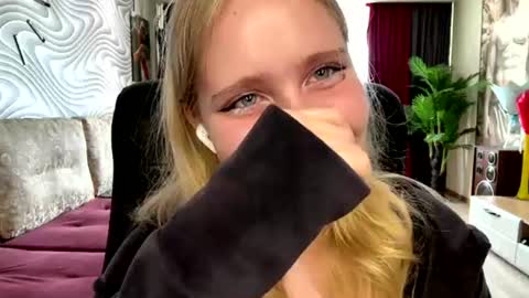 Anny online show from 06/11/26, 12:25