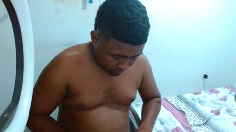 Snapshot of wilintom483797 chatting on 12/29/24, 01:02 wilintom y sharon online show from 12/29/24, 01:02