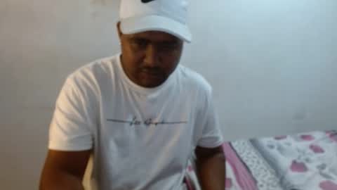 Snapshot of wilintom483797 chatting on 02/06/25, 01:05 wilintom y sharon online show from 02/06/25, 01:05