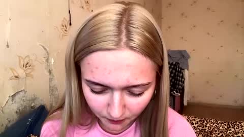 Sophia online show from 04/16/26, 02:18