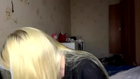 Snapshot of willettealfiero chatting on 05/27/26, 03:31 Sophia online show from 05/27/26, 03:31