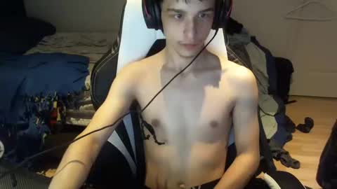 Snapshot of willfro_ chatting on 10/15/25, 01:39 willfro_ online show from 10/15/25, 01:39