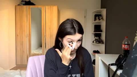 Mari online show from 06/10/26, 02:49