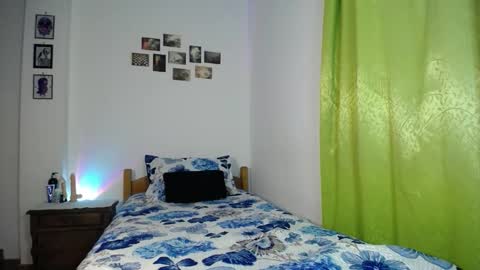 Snapshot of willmonkey chatting on 10/30/25, 01:40 willmonkey online show from 10/30/25, 01:40