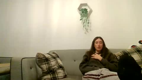 willy_est_95 online show from 11/24/25, 02:00