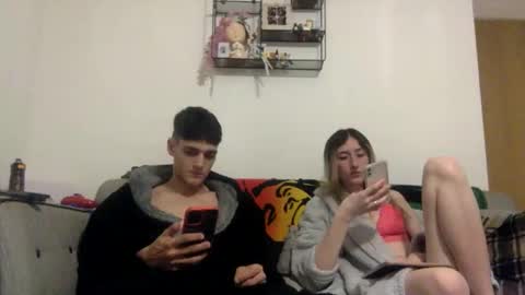 willy_est_95 online show from 04/23/26, 12:12