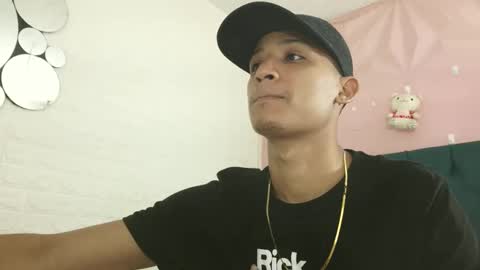 willytal2025 online show from 12/22/25, 02:14