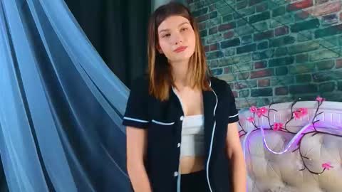 Vicki3 online show from 03/27/26, 07:25