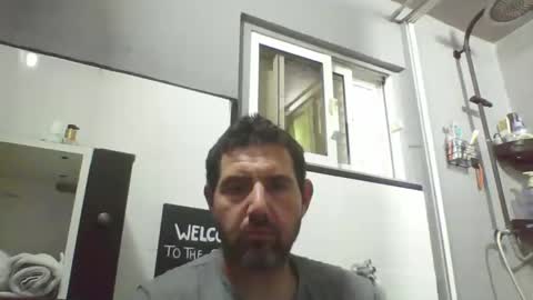 Snapshot of windowpane5 chatting on 12/31/24, 03:12 windowpane online show from 12/31/24, 03:12