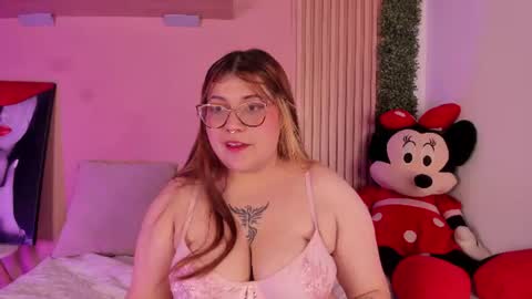 Snapshot of winnie_mya chatting on 06/25/26, 05:12 Winnie online show from 06/25/26, 05:12