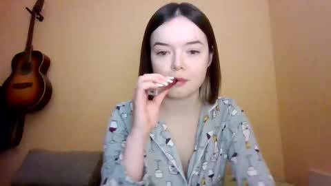 Snapshot of winter__white_rose chatting on 12/20/24, 01:00 Emma online show from 12/20/24, 01:00