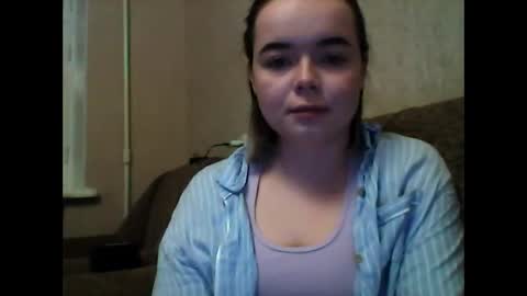 Snapshot of winter__white_rose chatting on 02/13/25, 04:17 Emma online show from 02/13/25, 04:17