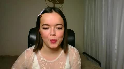 Snapshot of winter__white_rose chatting on 09/25/25, 04:00 Emma online show from 09/25/25, 04:00