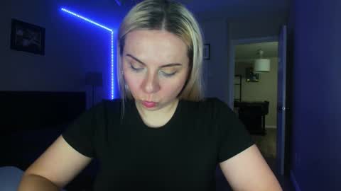 Winter Miracle online show from 09/15/25, 02:55