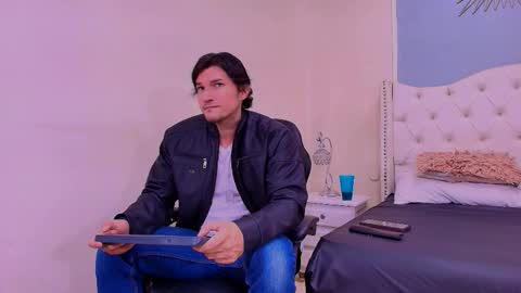 Wiston online show from 03/25/26, 01:39