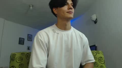 Snapshot of with_ken chatting on 02/05/25, 12:20 Ken online show from 02/05/25, 12:20