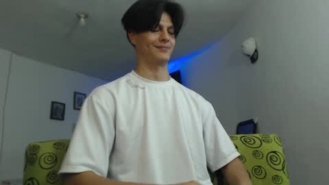 Snapshot of with_ken chatting on 02/07/25, 09:04 Ken online show from 02/07/25, 09:04