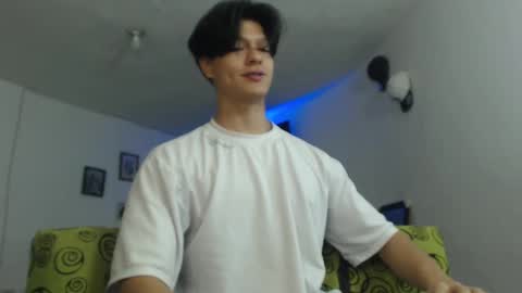 Snapshot of with_ken chatting on 02/10/25, 01:22 Ken online show from 02/10/25, 01:22