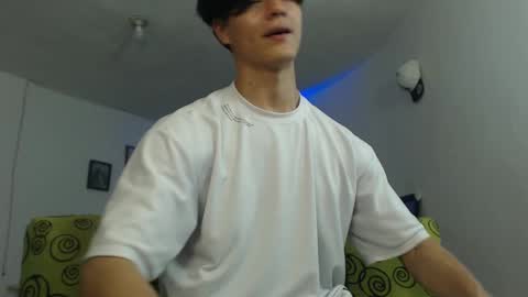 Snapshot of with_ken chatting on 02/11/25, 01:31 Ken online show from 02/11/25, 01:31