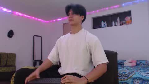 Snapshot of with_ken chatting on 10/01/25, 01:50 Ken online show from 10/01/25, 01:50