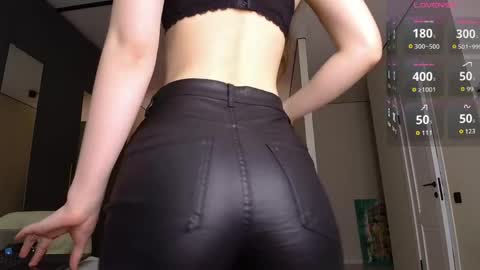 Isobelle online show from 04/17/26, 04:21