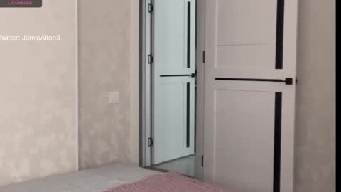 Snapshot of wlademarbergs chatting on 10/28/25, 07:45 Wlademar online show from 10/28/25, 07:45