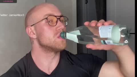 Snapshot of wlademarbergs chatting on 11/10/25, 02:32 Wlademar online show from 11/10/25, 02:32