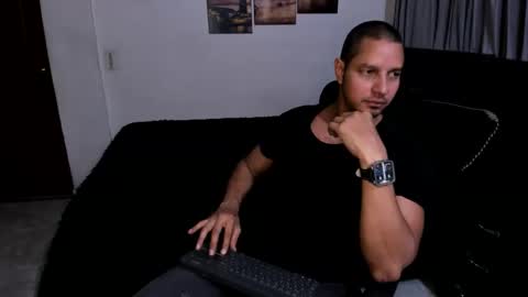 Magnus Dark independent model online show from 11/22/25, 04:11