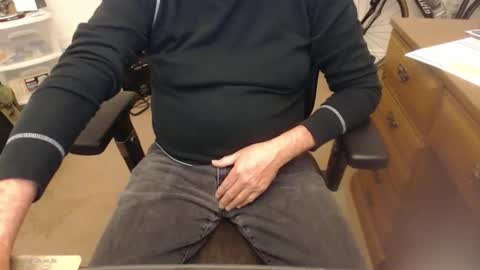 Snapshot of wolfie0717 chatting on 11/10/25, 01:04 wolfie0717 online show from 11/10/25, 01:04