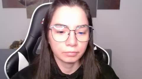 Snapshot of wolfs_daughter chatting on 06/08/26, 01:39 Alex online show from 06/08/26, 01:39