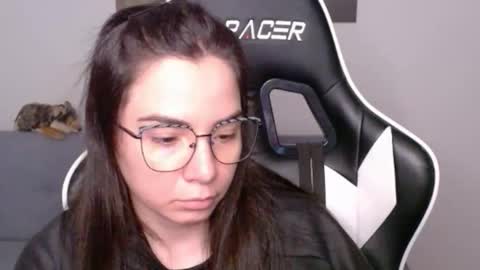 Snapshot of wolfs_daughter chatting on 06/11/26, 02:53 Alex online show from 06/11/26, 02:53
