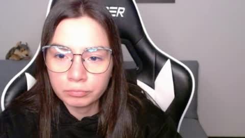 Snapshot of wolfs_daughter chatting on 06/20/26, 02:36 Alex online show from 06/20/26, 02:36