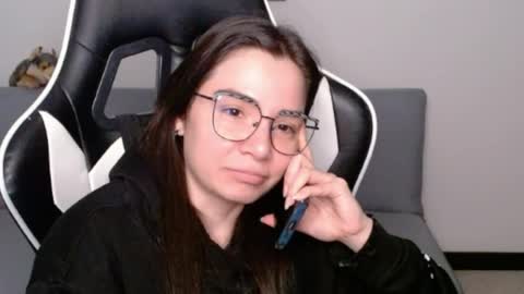 Snapshot of wolfs_daughter chatting on 06/22/26, 03:25 Alex online show from 06/22/26, 03:25