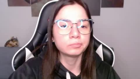 Snapshot of wolfs_daughter chatting on 07/03/26, 02:29 Alex online show from 07/03/26, 02:29