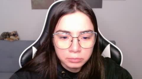 Snapshot of wolfs_daughter chatting on 07/20/26, 01:42 Alex online show from 07/20/26, 01:42